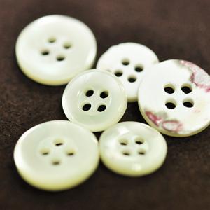 72284孔貝殼釦-尖尾螺-厚1.8MMTROCAS SHELL BUTTON